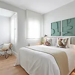 4-Bedrooms Munich Apartment